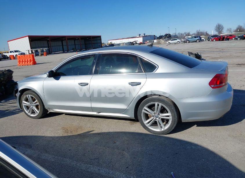 Photo 14 of 2014 Volkswagen Passat 2.0L TDI SE (VIN 1VWBN7A33EC008950)