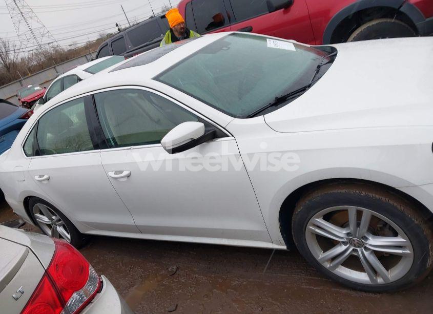 Photo 13 of 2014 Volkswagen Passat 2.0L TDI SE (VIN 1VWBN7A33EC065651)