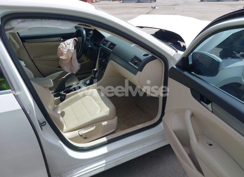 Photo 5 of 2014 Volkswagen Passat 2.0L TDI SE (VIN 1VWBN7A33EC066296)