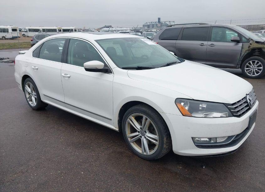 2014 Volkswagen Passat 2.0L TDI SE (VIN 1VWBN7A33EC106134) main photo