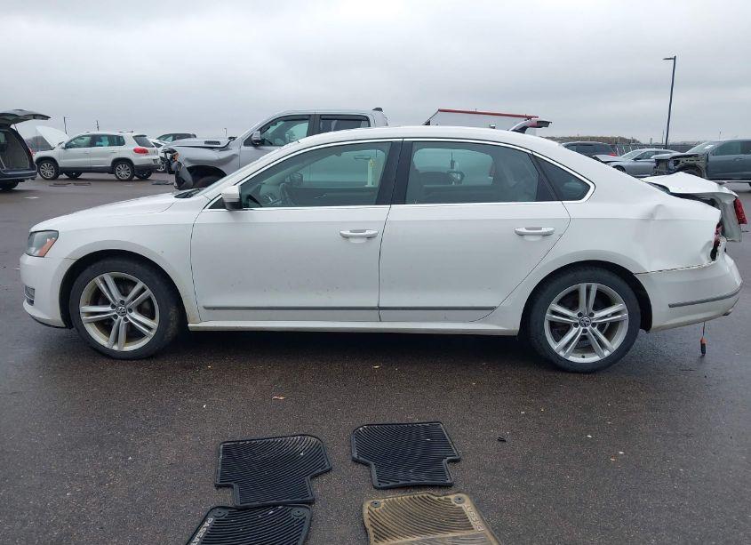Photo 14 of 2014 Volkswagen Passat 2.0L TDI SE (VIN 1VWBN7A33EC106134)
