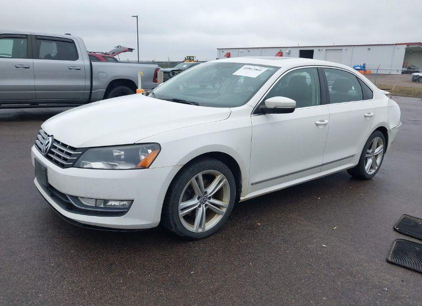 Photo 2 of 2014 Volkswagen Passat 2.0L TDI SE (VIN 1VWBN7A33EC106134)