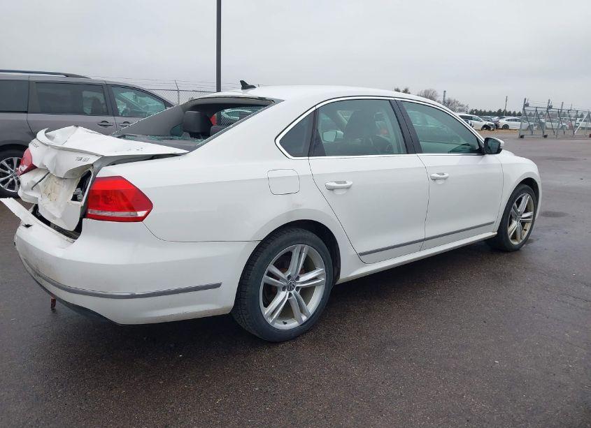 Photo 4 of 2014 Volkswagen Passat 2.0L TDI SE (VIN 1VWBN7A33EC106134)