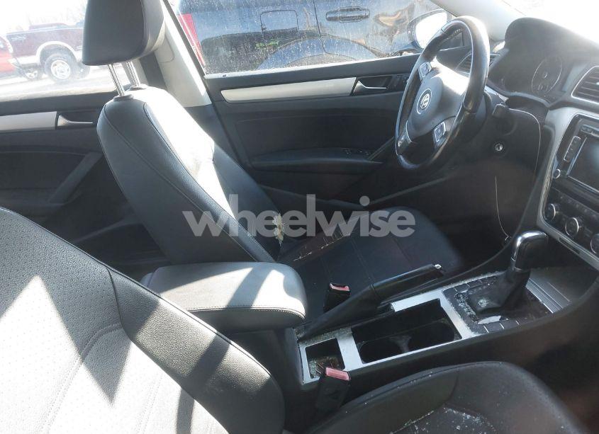 Photo 5 of 2012 Volkswagen Passat 2.0L TDI SE (VIN 1VWBN7A34CC058432)