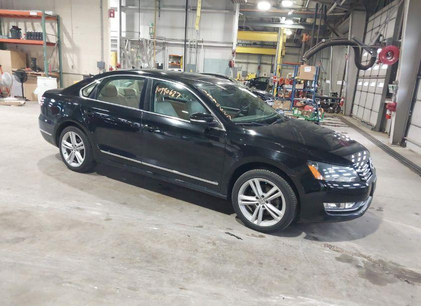 2013 Volkswagen Passat 2.0L TDI SE (VIN 1VWBN7A34DC063745) main photo