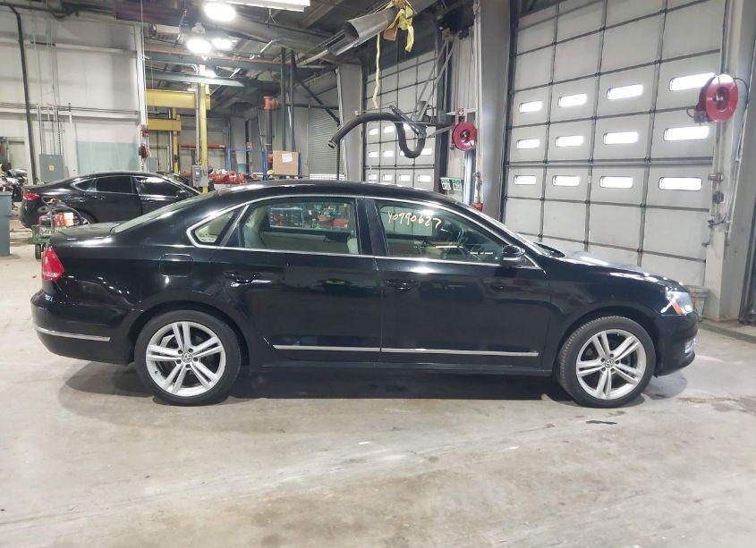 Photo 13 of 2013 Volkswagen Passat 2.0L TDI SE (VIN 1VWBN7A34DC063745)