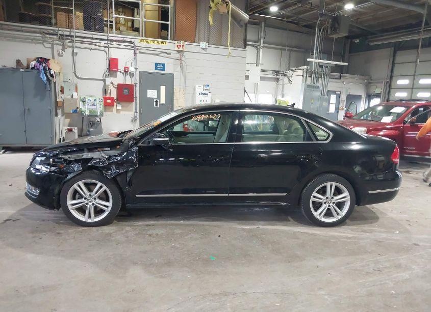 Photo 14 of 2013 Volkswagen Passat 2.0L TDI SE (VIN 1VWBN7A34DC063745)