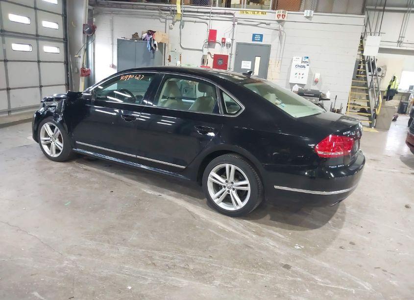 Photo 3 of 2013 Volkswagen Passat 2.0L TDI SE (VIN 1VWBN7A34DC063745)