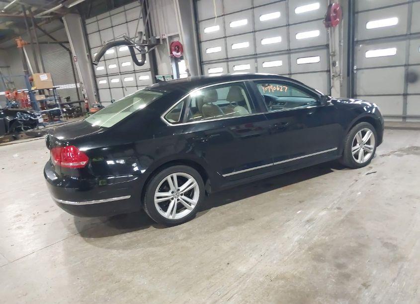 Photo 4 of 2013 Volkswagen Passat 2.0L TDI SE (VIN 1VWBN7A34DC063745)