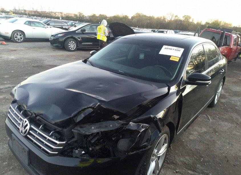 Photo 2 of 2013 Volkswagen Passat 2.0L TDI SE (VIN 1VWBN7A34DC130506)