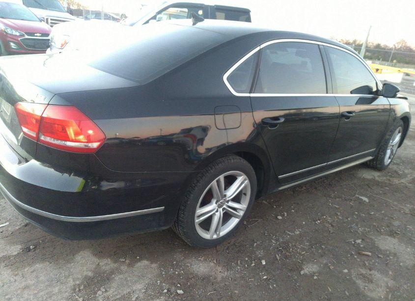 Photo 4 of 2013 Volkswagen Passat 2.0L TDI SE (VIN 1VWBN7A34DC130506)