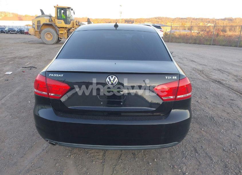 Photo 17 of 2014 Volkswagen Passat 2.0L TDI SE (VIN 1VWBN7A34EC036711)