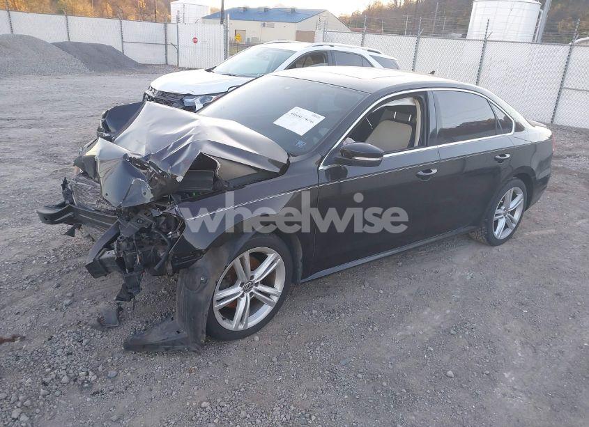 Photo 2 of 2014 Volkswagen Passat 2.0L TDI SE (VIN 1VWBN7A34EC036711)