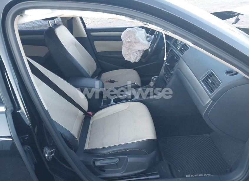 Photo 5 of 2014 Volkswagen Passat 2.0L TDI SE (VIN 1VWBN7A34EC036711)