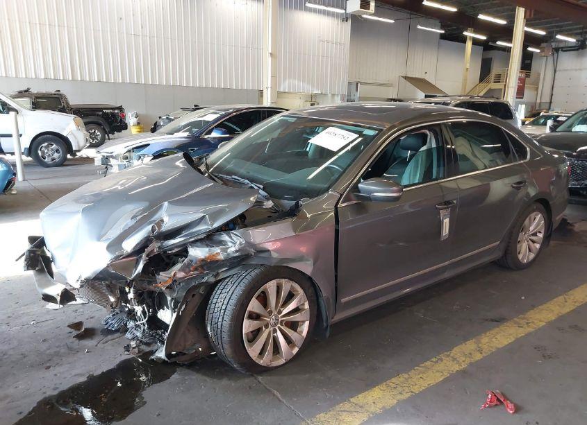 Photo 2 of 2014 Volkswagen Passat 2.0L TDI SE (VIN 1VWBN7A34EC047384)