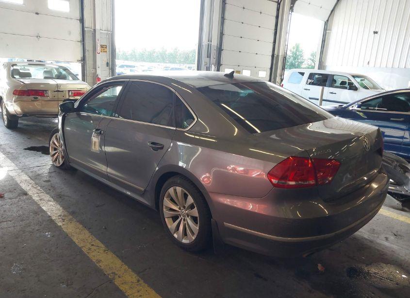 Photo 3 of 2014 Volkswagen Passat 2.0L TDI SE (VIN 1VWBN7A34EC047384)