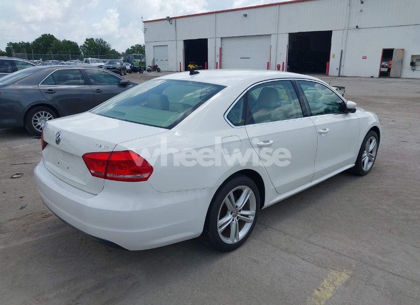 Photo 4 of 2014 Volkswagen Passat 2.0L TDI SE (VIN 1VWBN7A34EC073726)