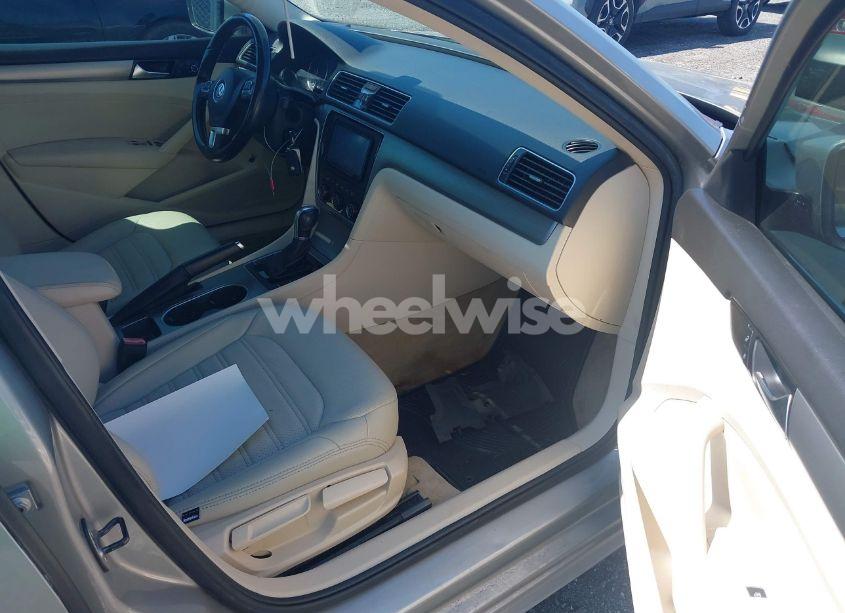 Photo 5 of 2014 Volkswagen Passat 2.0L TDI SE (VIN 1VWBN7A34EC099761)