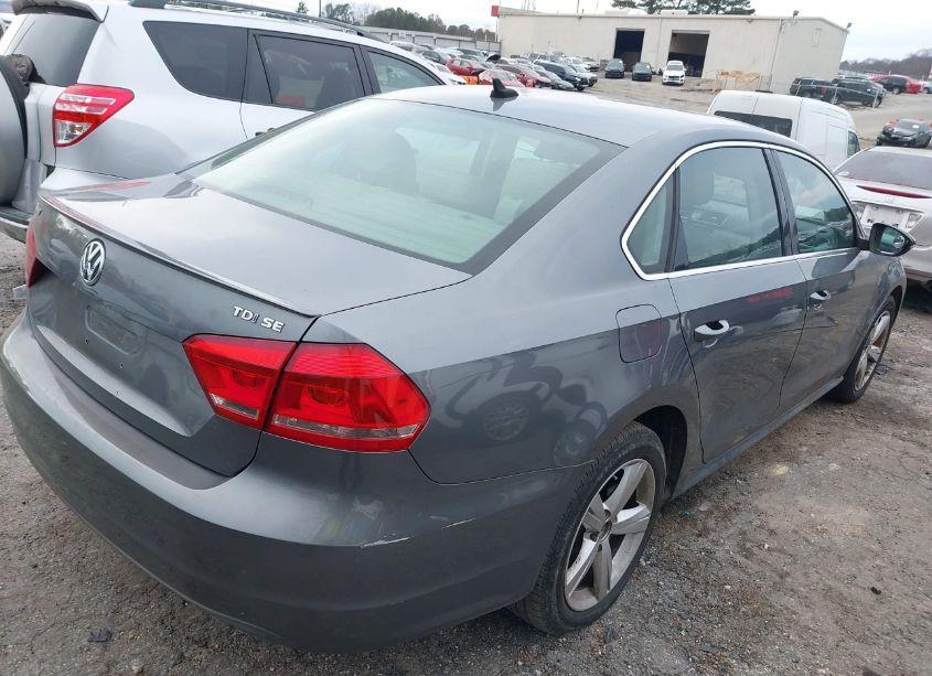 Photo 4 of 2012 Volkswagen Passat 2.0L TDI SE (VIN 1VWBN7A35CC106603)