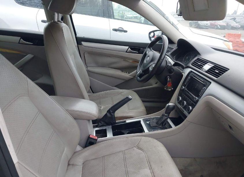 Photo 5 of 2012 Volkswagen Passat 2.0L TDI SE (VIN 1VWBN7A35CC106603)