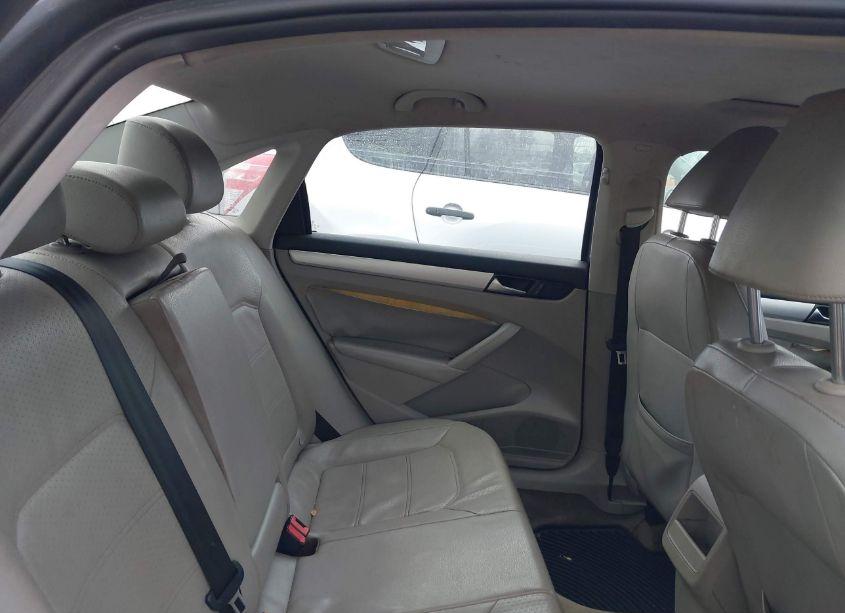 Photo 8 of 2012 Volkswagen Passat 2.0L TDI SE (VIN 1VWBN7A35CC106603)