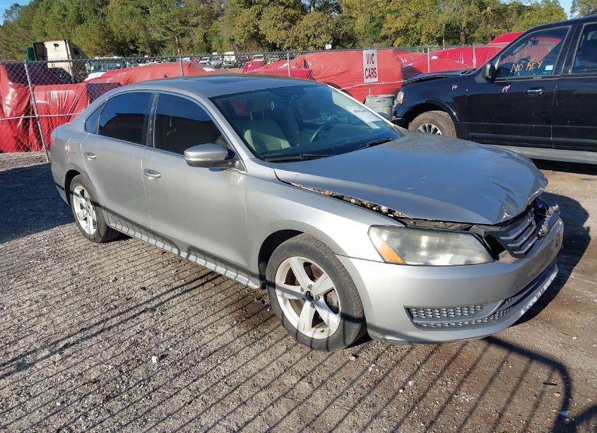 2013 Volkswagen Passat 2.0L TDI SE (VIN 1VWBN7A35DC054441) main photo