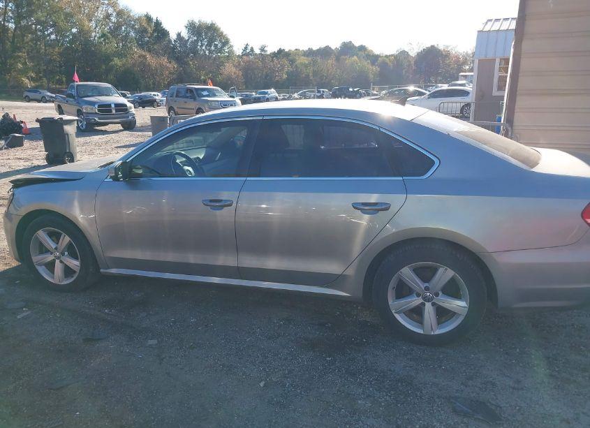 Photo 14 of 2013 Volkswagen Passat 2.0L TDI SE (VIN 1VWBN7A35DC054441)