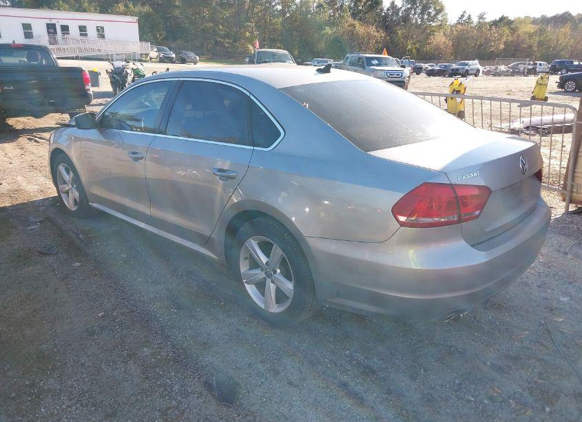 Photo 3 of 2013 Volkswagen Passat 2.0L TDI SE (VIN 1VWBN7A35DC054441)