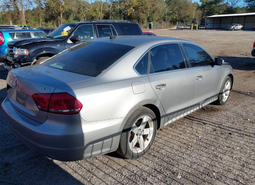 Photo 4 of 2013 Volkswagen Passat 2.0L TDI SE (VIN 1VWBN7A35DC054441)