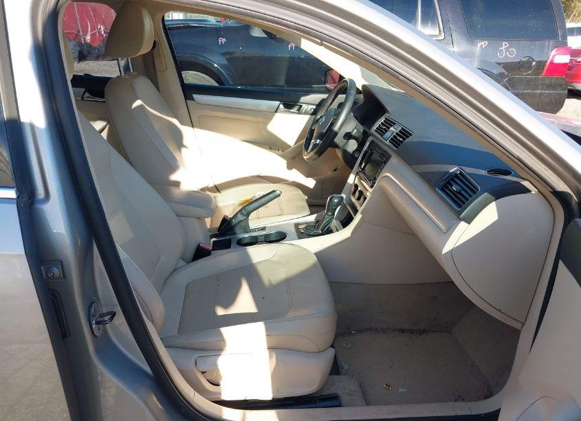 Photo 5 of 2013 Volkswagen Passat 2.0L TDI SE (VIN 1VWBN7A35DC054441)