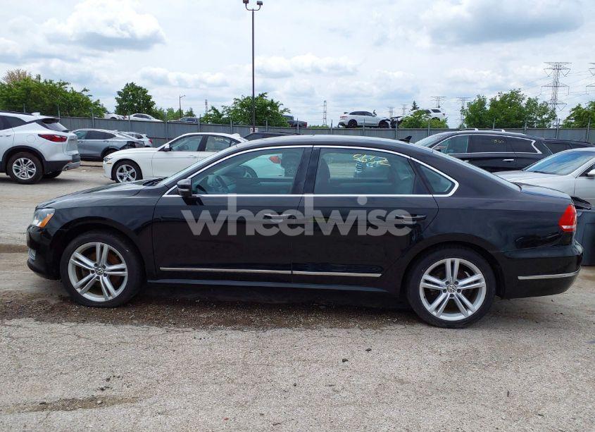 Photo 14 of 2013 Volkswagen Passat 2.0L TDI SE (VIN 1VWBN7A35DC104500)