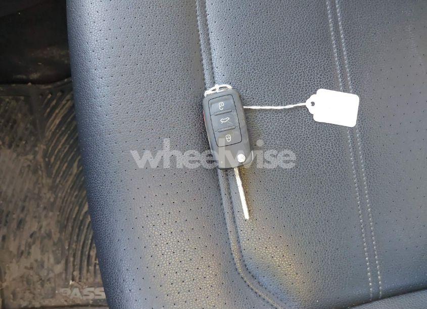 Photo 11 of 2014 Volkswagen Passat 2.0L TDI SE (VIN 1VWBN7A35EC026267)