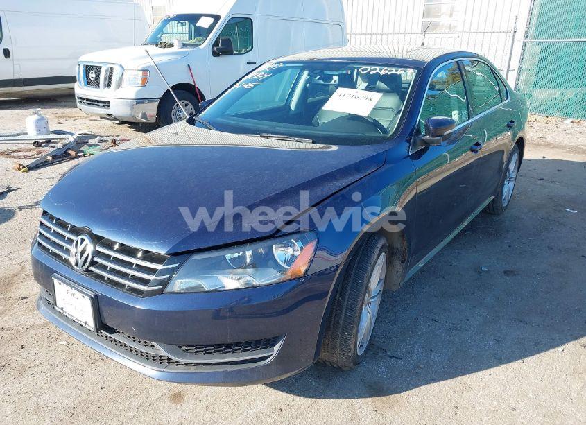Photo 2 of 2014 Volkswagen Passat 2.0L TDI SE (VIN 1VWBN7A35EC026267)