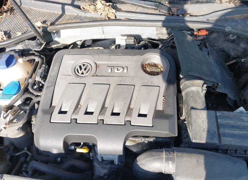 Photo 10 of 2014 Volkswagen Passat 2.0L TDI SE (VIN 1VWBN7A35EC057681)