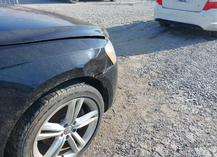 Photo 12 of 2014 Volkswagen Passat 2.0L TDI SE (VIN 1VWBN7A35EC057681)