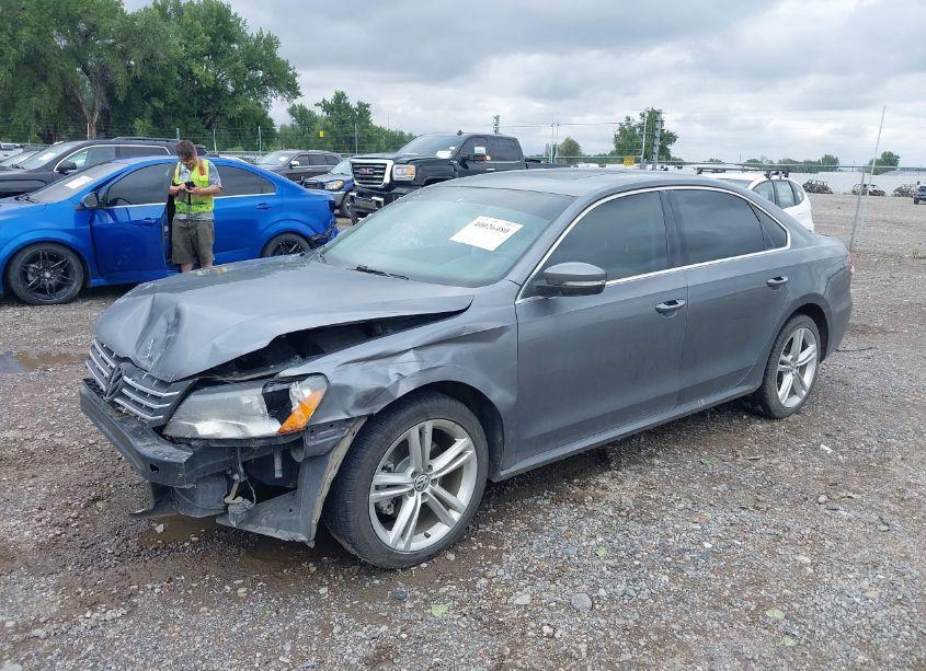 Photo 2 of 2014 Volkswagen Passat 2.0L TDI SE (VIN 1VWBN7A35EC090535)