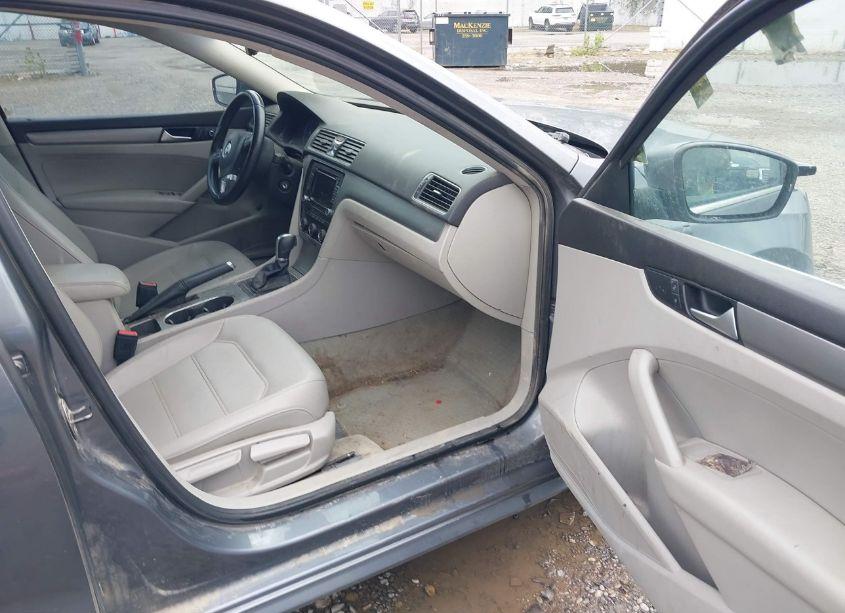 Photo 5 of 2014 Volkswagen Passat 2.0L TDI SE (VIN 1VWBN7A35EC090535)