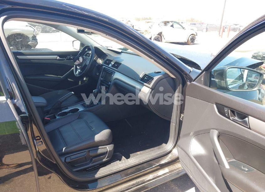 Photo 5 of 2014 Volkswagen Passat 2.0L TDI SE (VIN 1VWBN7A35EC090955)