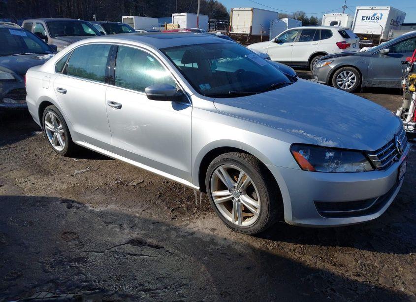 2014 Volkswagen Passat 2.0L TDI SE (VIN 1VWBN7A35EC108449) main photo