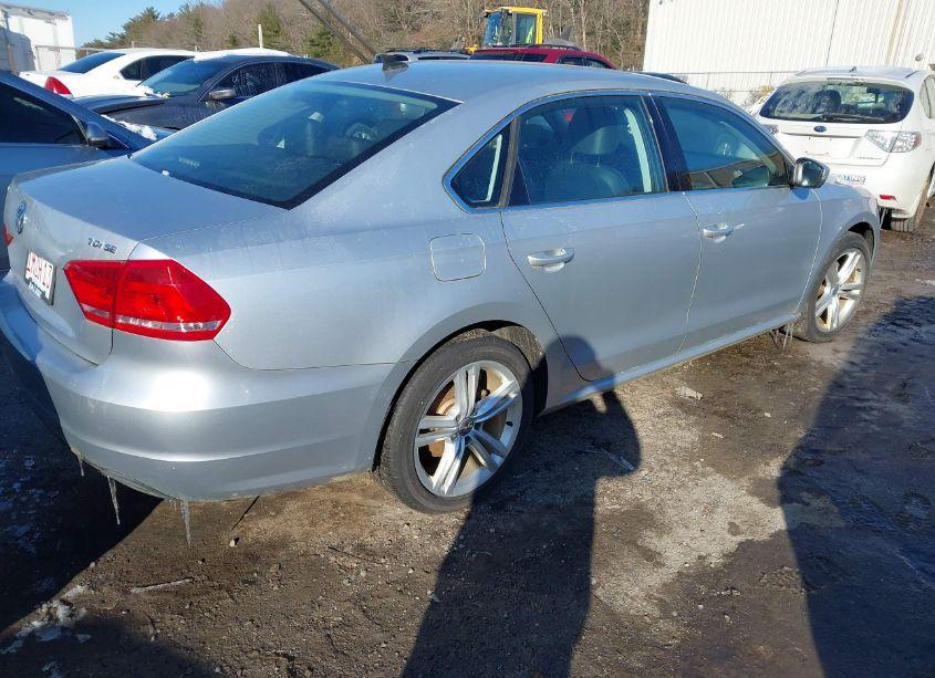 Photo 4 of 2014 Volkswagen Passat 2.0L TDI SE (VIN 1VWBN7A35EC108449)