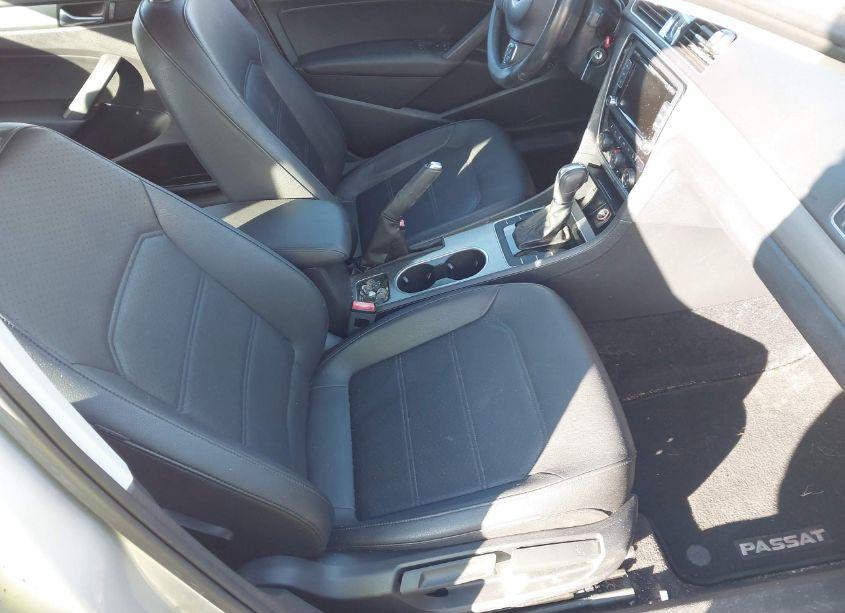Photo 5 of 2014 Volkswagen Passat 2.0L TDI SE (VIN 1VWBN7A35EC108449)