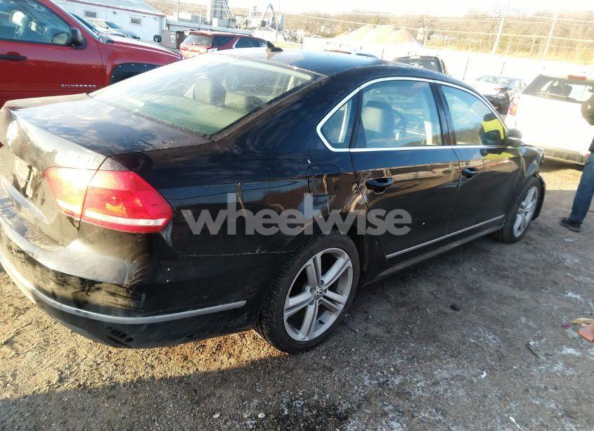 Photo 4 of 2013 Volkswagen Passat 2.0L TDI SE (VIN 1VWBN7A36DC100634)