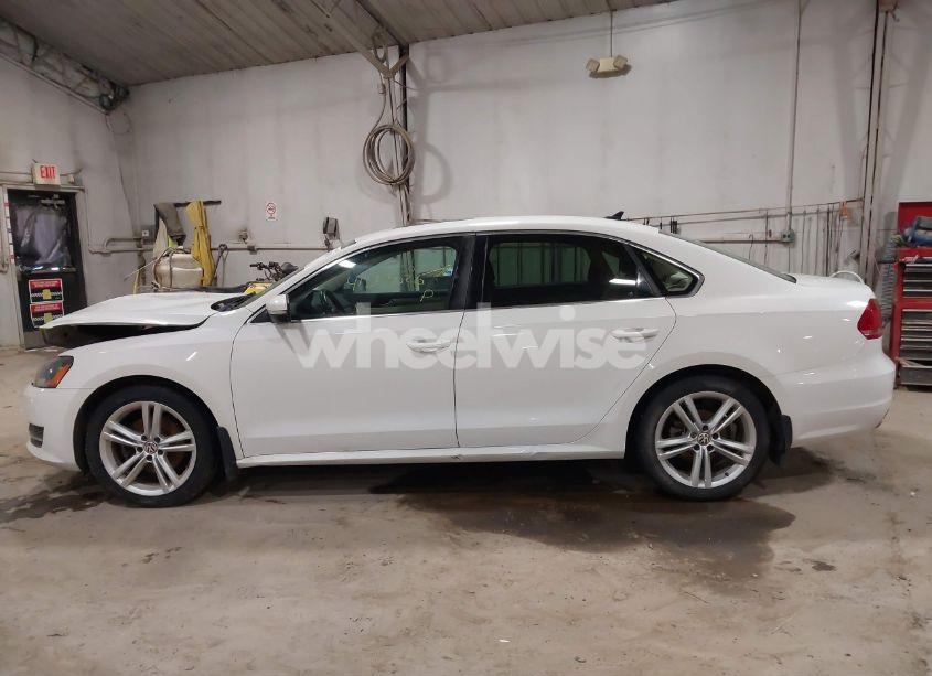 Photo 14 of 2014 Volkswagen Passat 2.0L TDI SE (VIN 1VWBN7A36EC021062)