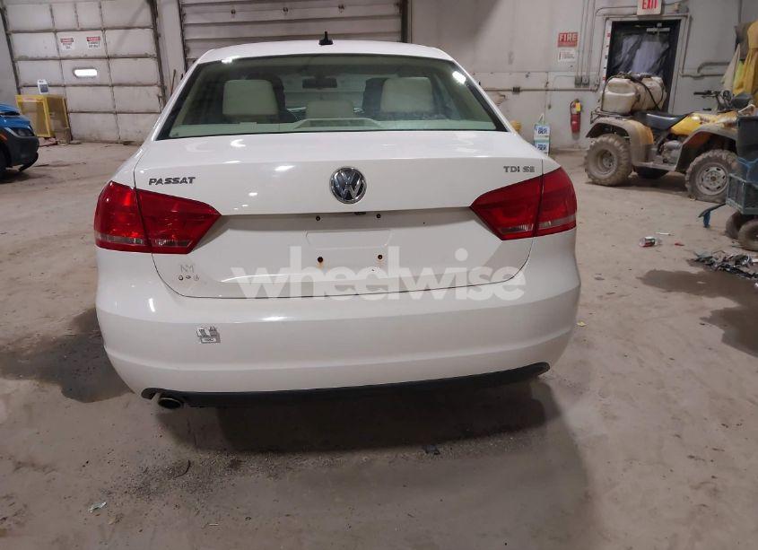 Photo 16 of 2014 Volkswagen Passat 2.0L TDI SE (VIN 1VWBN7A36EC021062)
