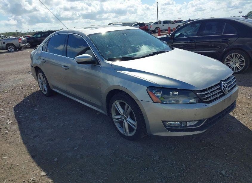 2014 Volkswagen Passat 2.0L TDI SE (VIN 1VWBN7A36EC101123) main photo