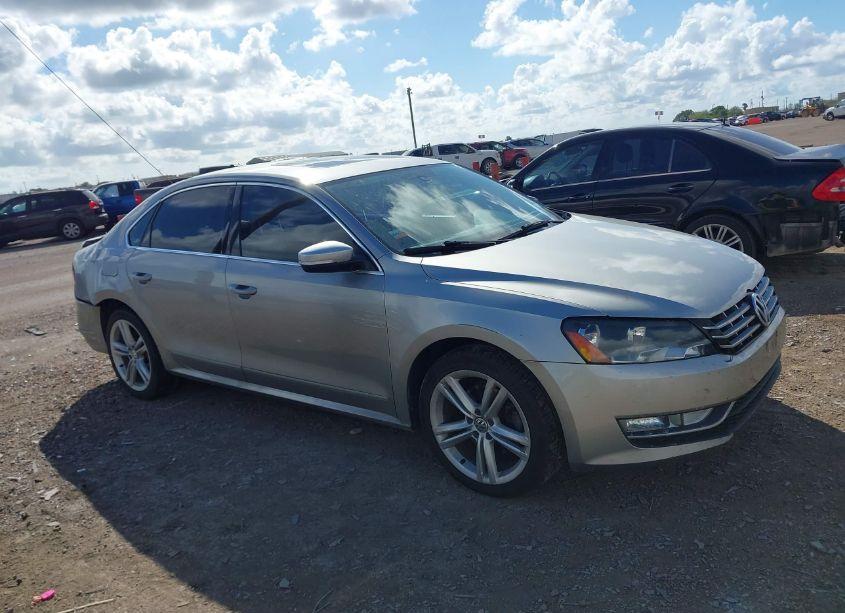 Photo 13 of 2014 Volkswagen Passat 2.0L TDI SE (VIN 1VWBN7A36EC101123)