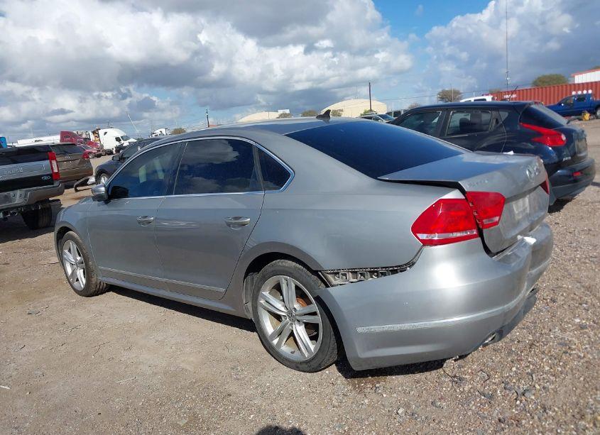 Photo 14 of 2014 Volkswagen Passat 2.0L TDI SE (VIN 1VWBN7A36EC101123)