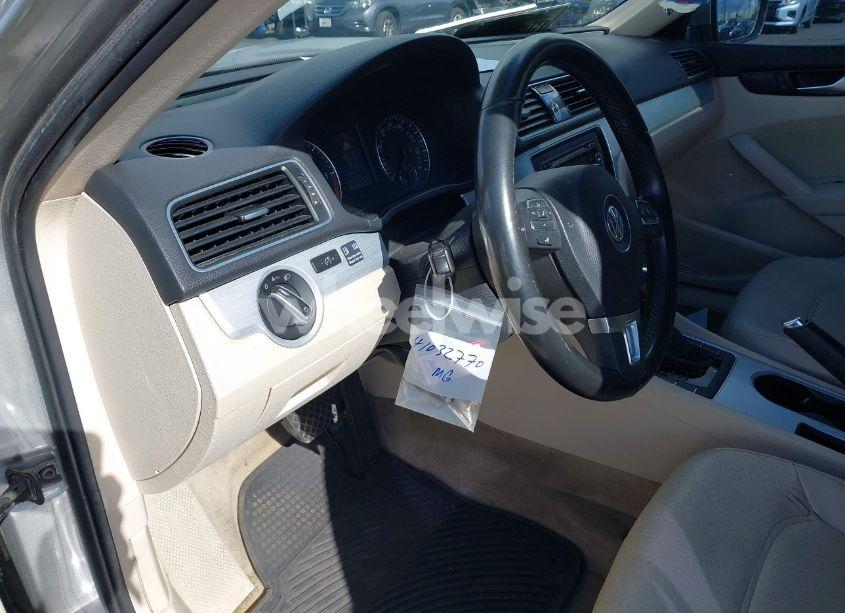 Photo 12 of 2013 Volkswagen Passat 2.0L TDI SE (VIN 1VWBN7A37DC054652)