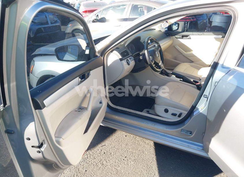 Photo 5 of 2013 Volkswagen Passat 2.0L TDI SE (VIN 1VWBN7A37DC054652)