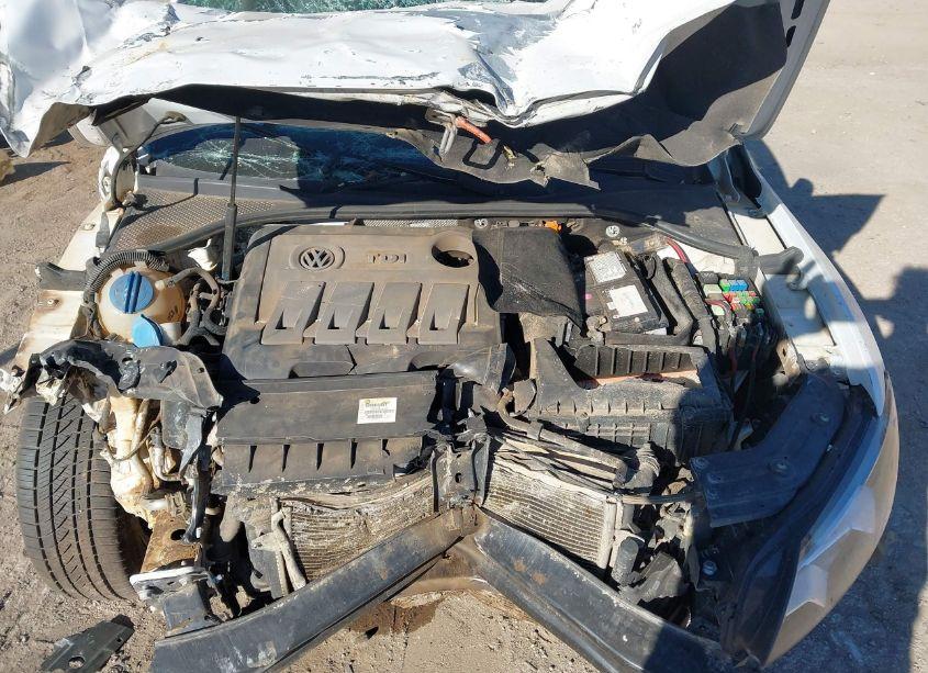 Photo 10 of 2013 Volkswagen Passat 2.0L TDI SE (VIN 1VWBN7A37DC117071)